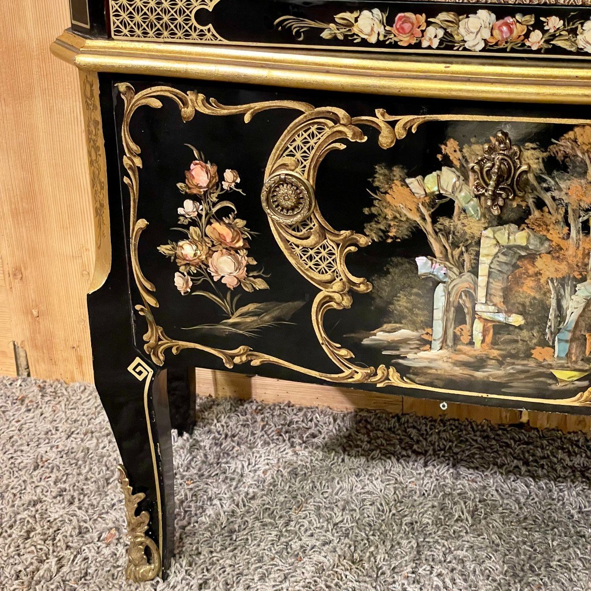 vitrine laquée 20ème décor japonisant avec nacre – Image 11
