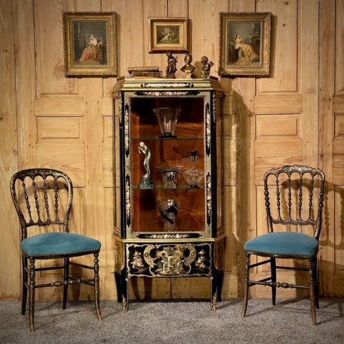 vitrine laquée 20ème décor japonisant avec nacre